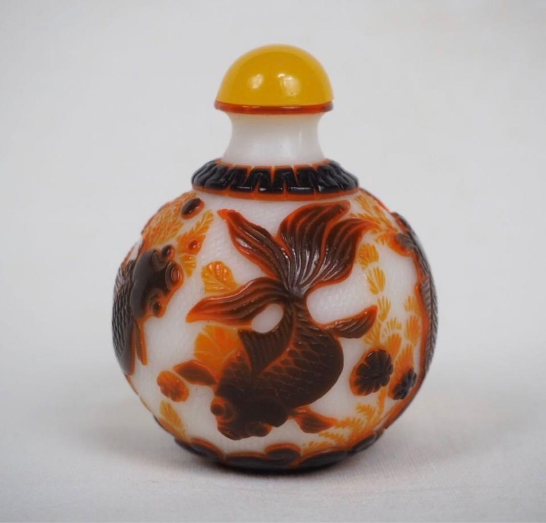 送料無料　色被せガラス　細密彫刻ガラス小瓶　中国古玩骨董　高さ5.8ｃｍ