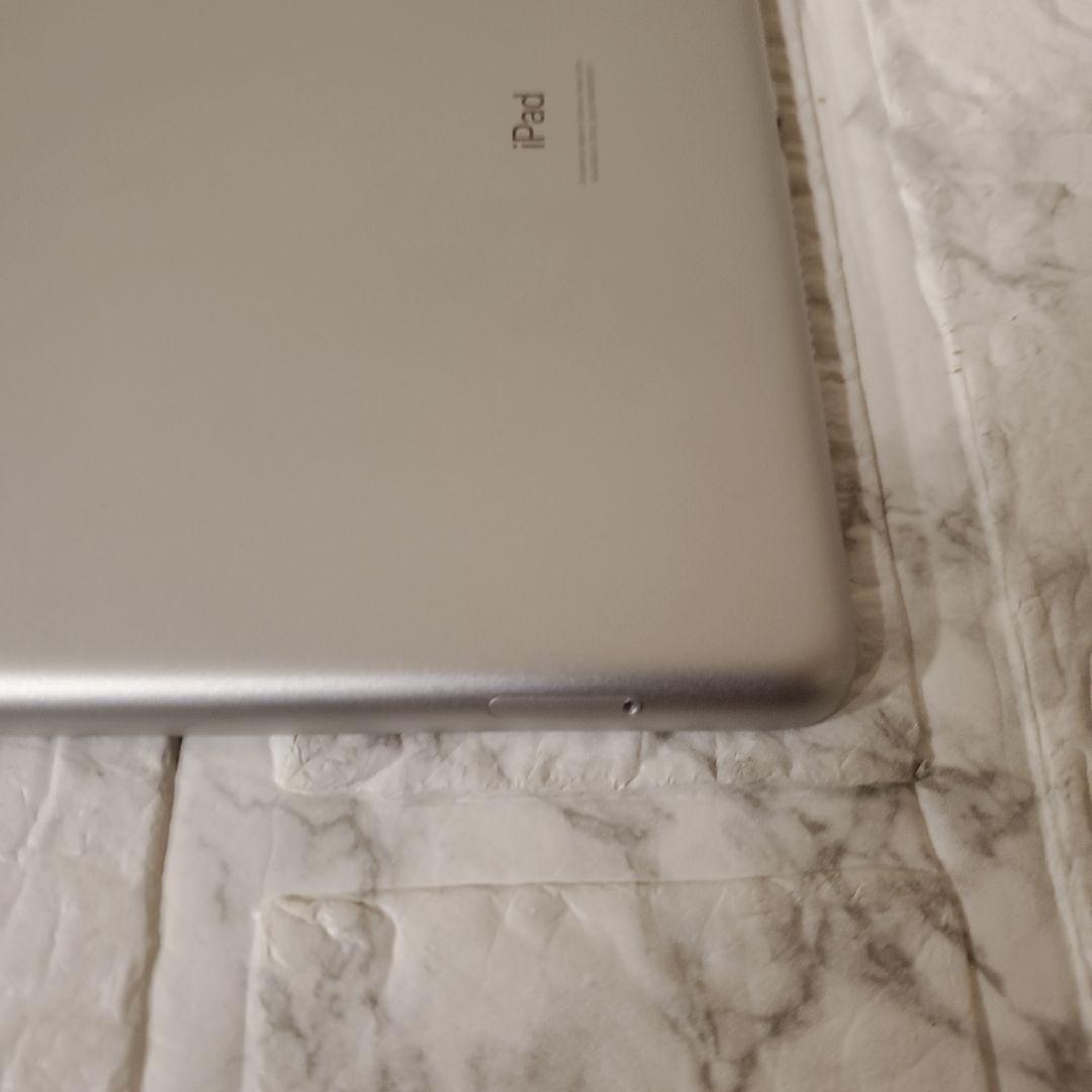213 iPad 7世代 128GB SIMフリー シルバー