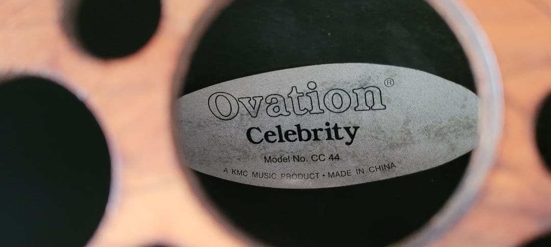 オベーションのエレアコギター CELEBRITY CC-44
