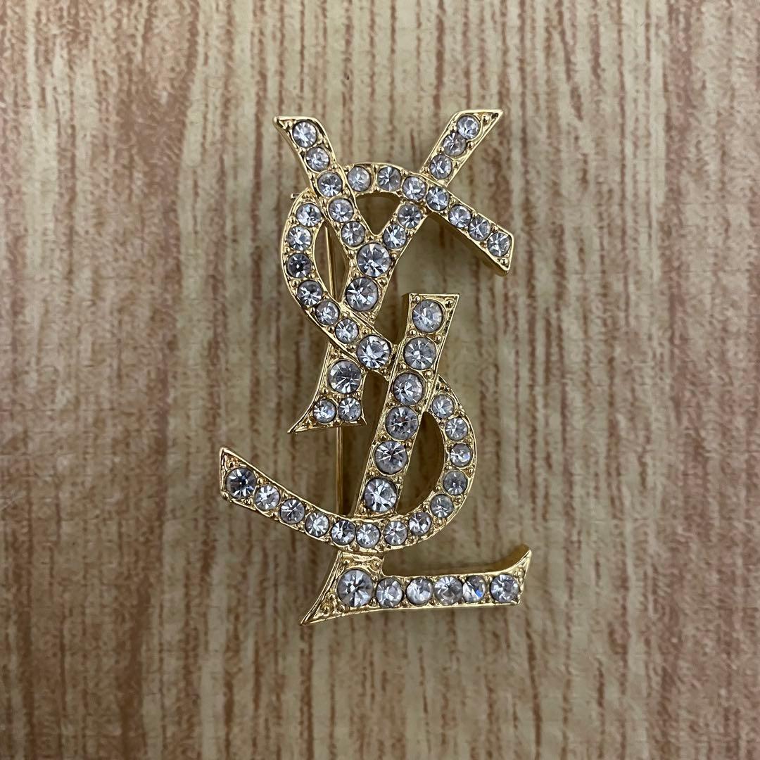 イヴ・サンローラン ロゴ ラインストーン ブローチ ゴールド
