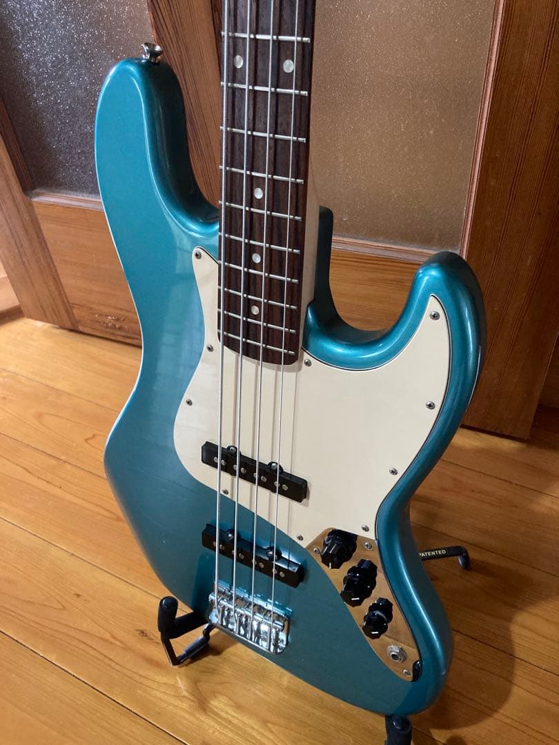 ベース Squier AffinityJazzBass Lake Placid Blue