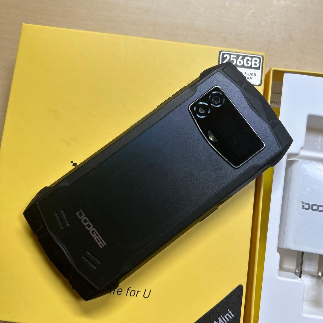 Doogee Smini 256GB SIMフリー 画面割れあり