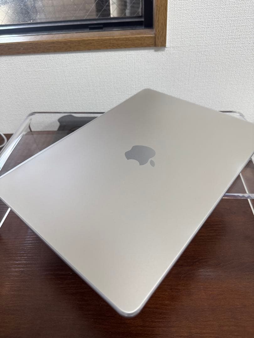 超美品MacBookAir M2 スターライト 8GB 充放電回数8回　カバー付