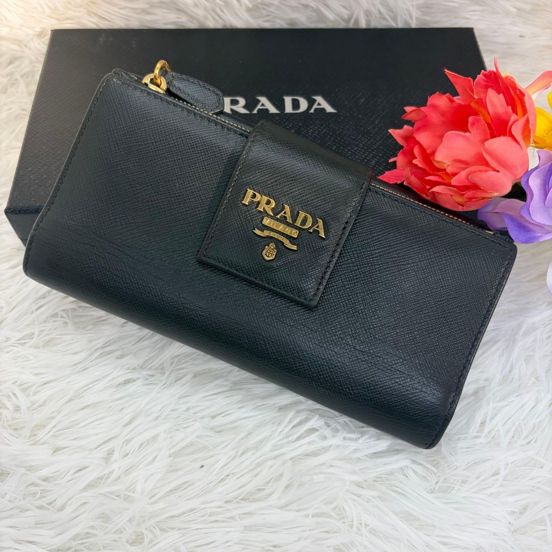 美品✨️プラダ 長財布 折り財布 レザー サフィアーノ ブラック 金ロゴ