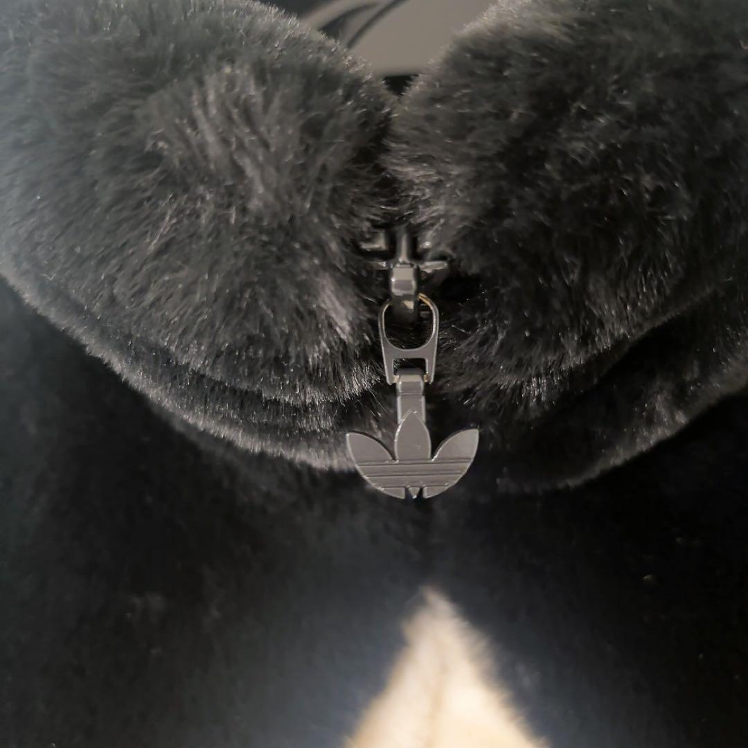 adidas フェイクファージャケット