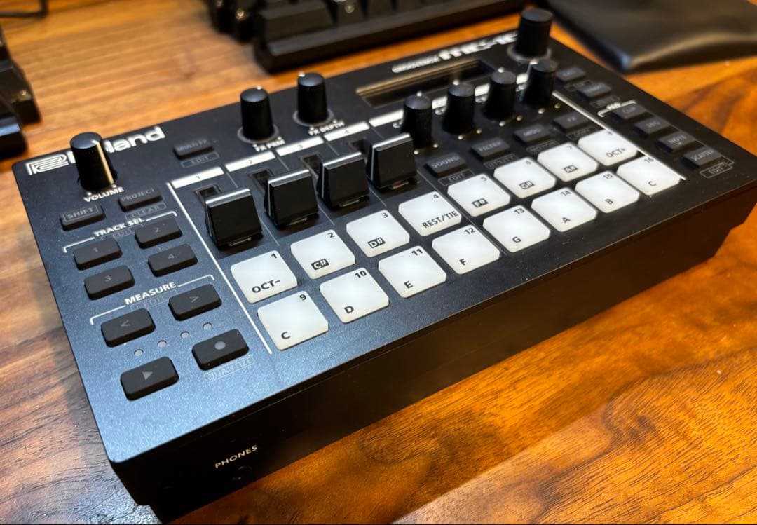 Roland MC-101 サンプラー