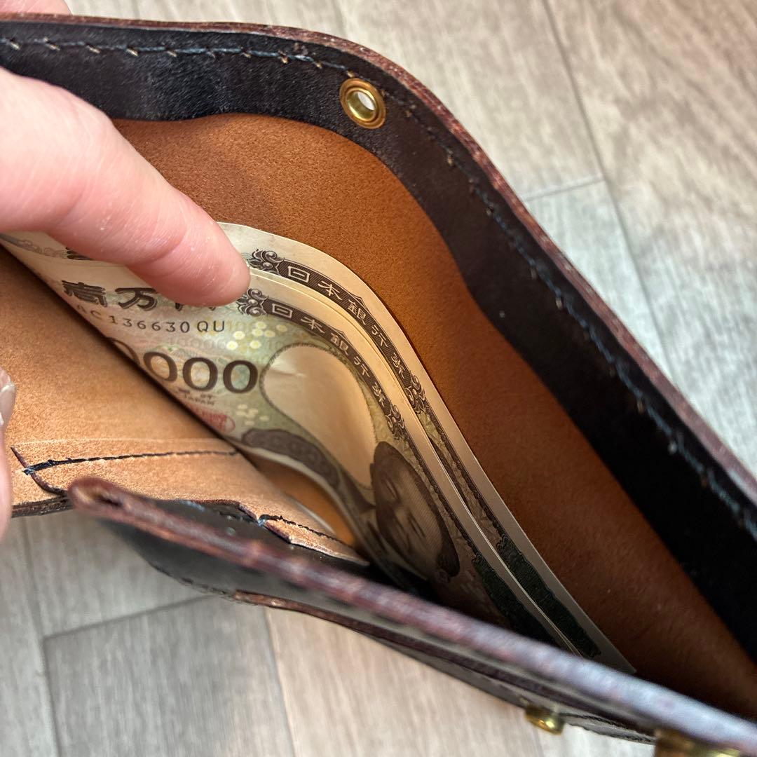【茶芯ブラック】ミドルトラッカーウォレット　真鍮　黒ステッチ　お札を折らずに収納