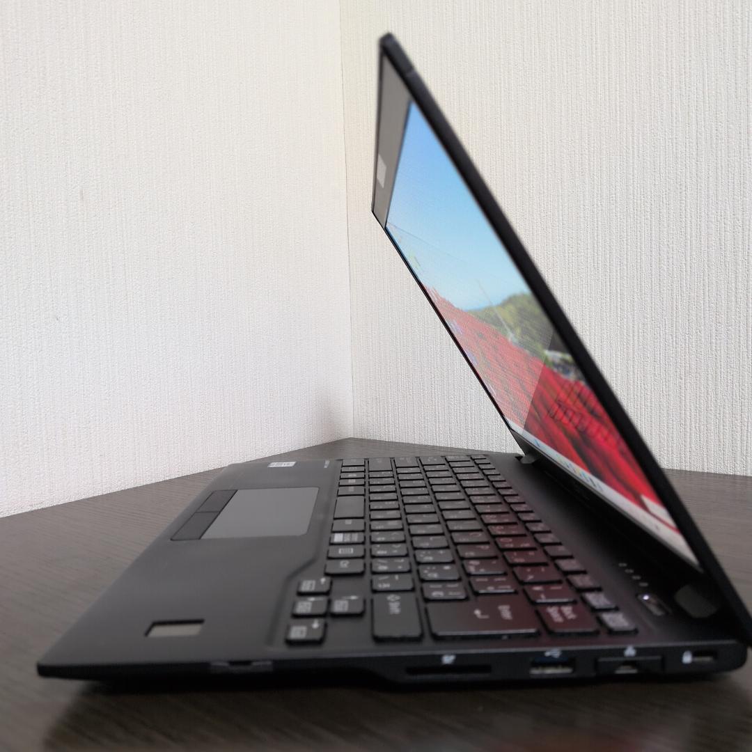 【第１０世代Corei7：薄型】富士通 U9310D／16GB／256GB