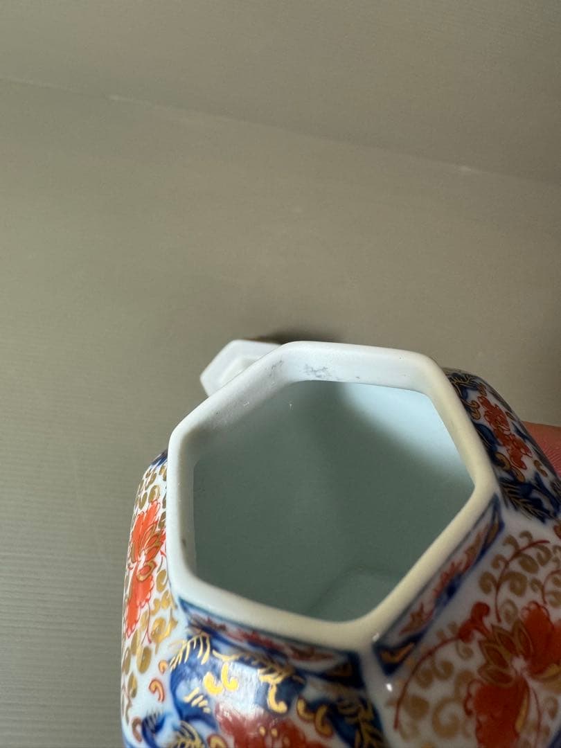 2934 有田焼 角福　沈香壺 六角飾壺 金彩染錦 間取花絵