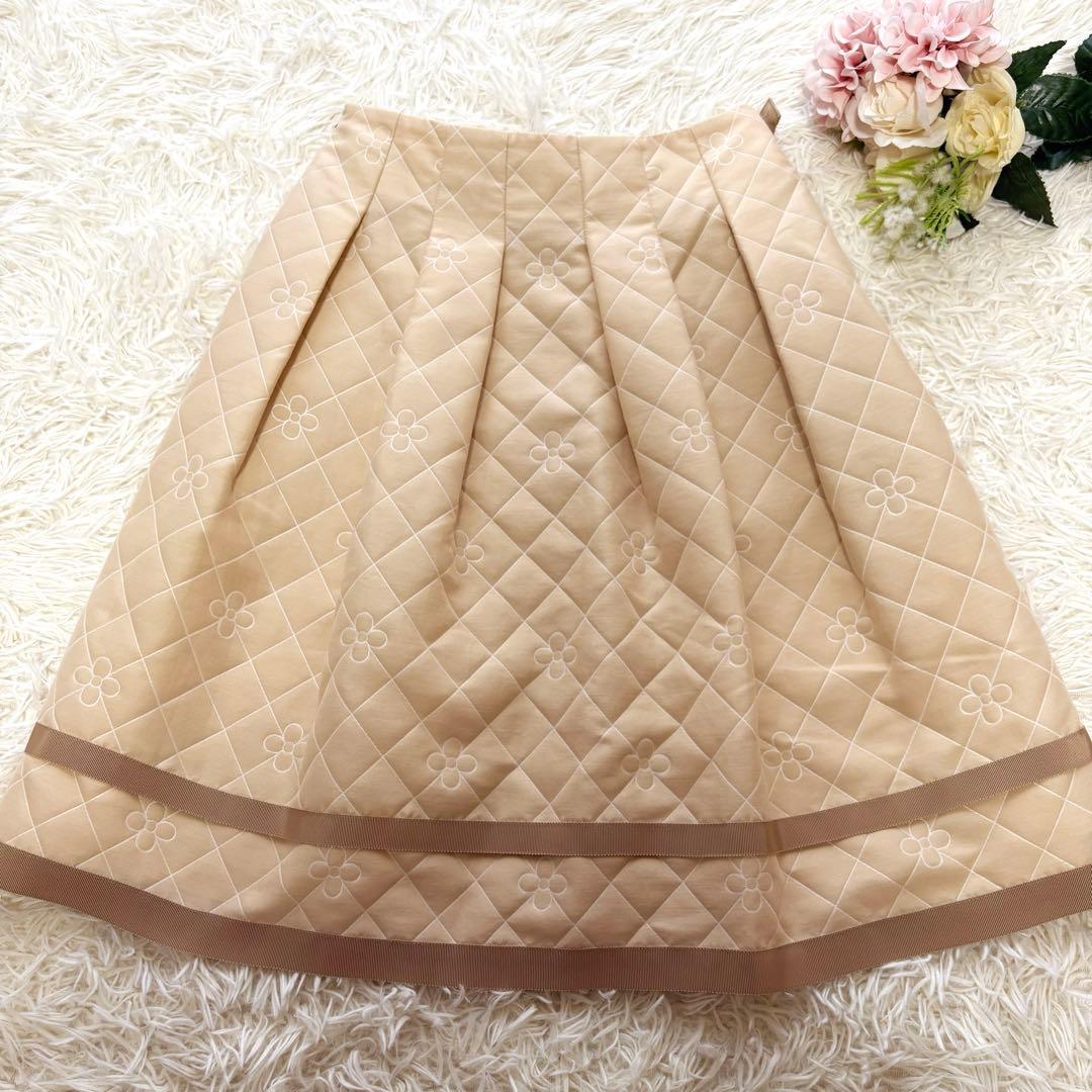 【未使用品】リボン　花柄　キルト風ジャカード　エムズグレイシー　スカート　パール