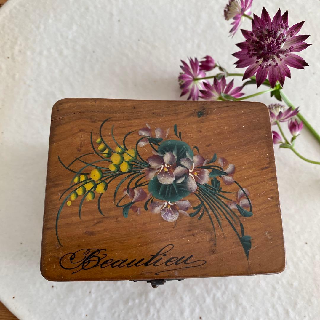 モシュリンヌ　木箱