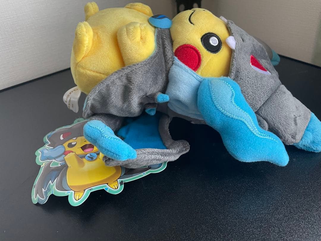 ぬいぐるみ ポケモン メガリザードンのポンチョを着たピカチュウ メガリザードンX