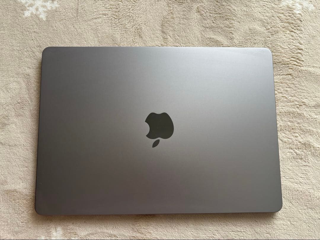 MacBook air M2チップ　8GB SSD256GB