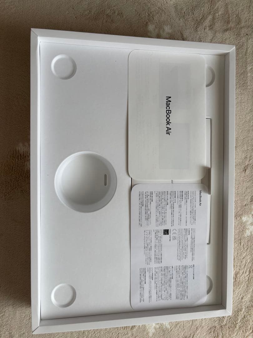 MacBook air M2チップ　8GB SSD256GB