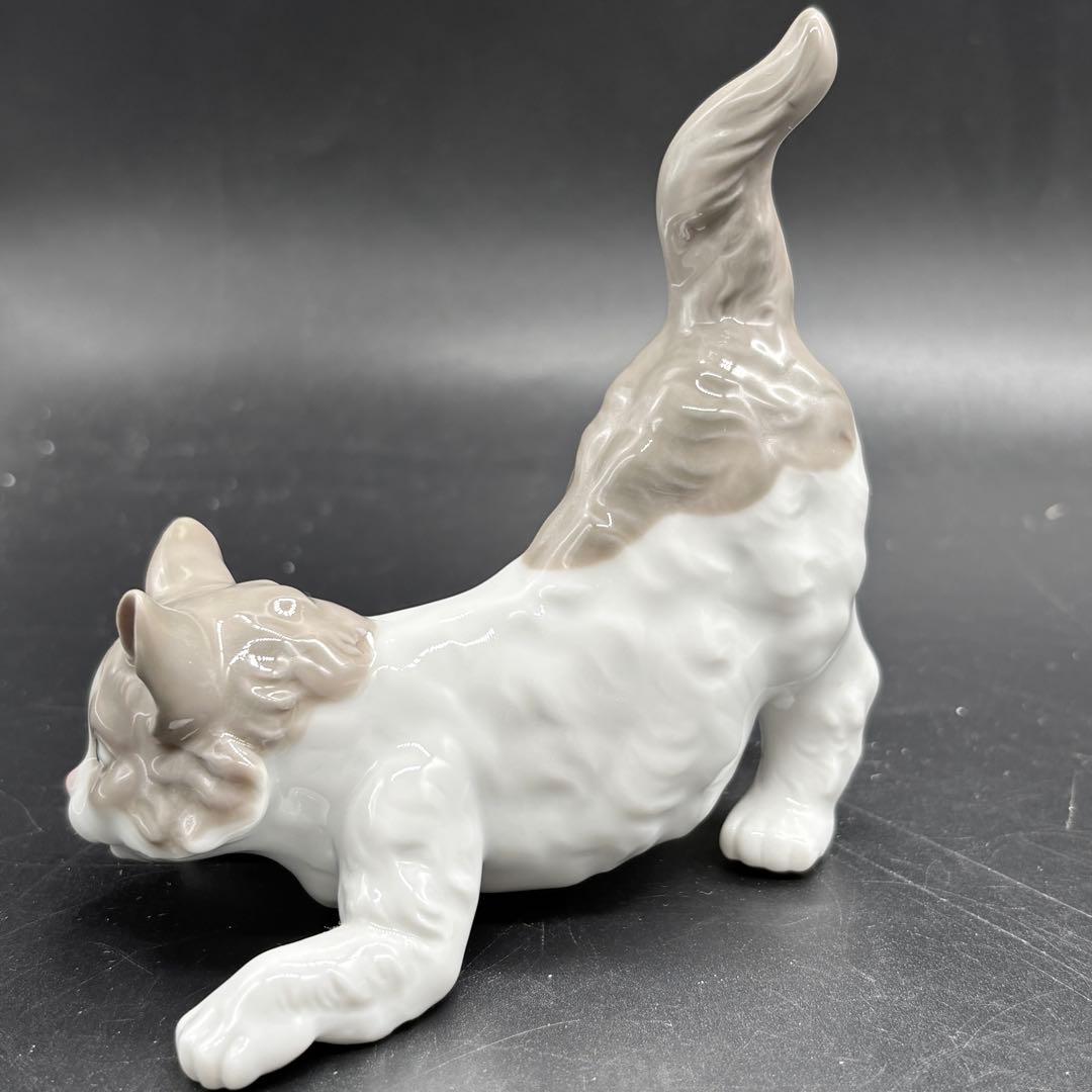 箱付き　リヤドロ フィギュリン 置物　ネコ 　尾っぽを立てる猫　no.172