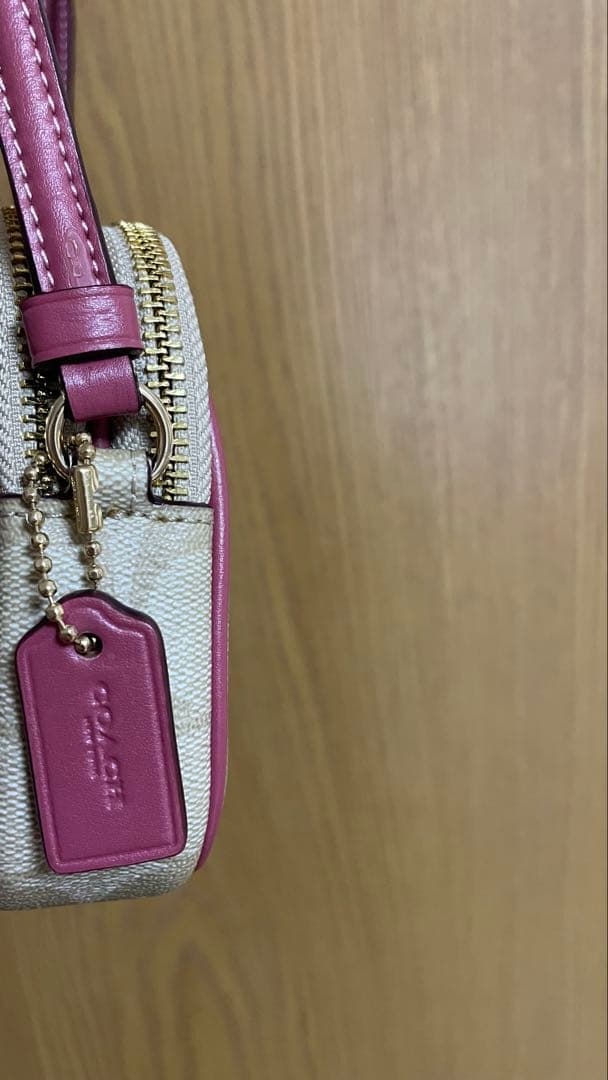 13日限定お値下げ【COACH スマホショルダーバッグ ベージュ/ピンク】