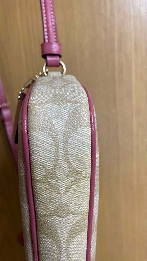 13日限定お値下げ【COACH スマホショルダーバッグ ベージュ/ピンク】