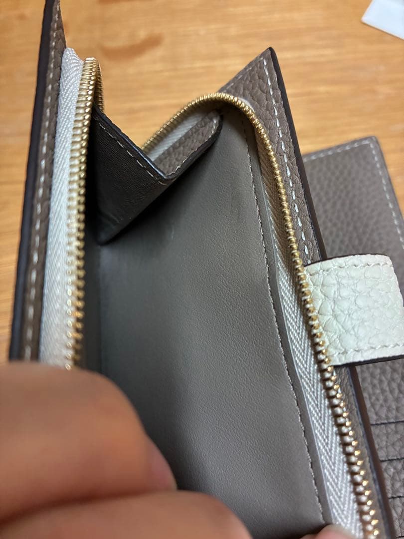 【美品】公式購入BONAVENTURA アイボリー 二つ折り財布