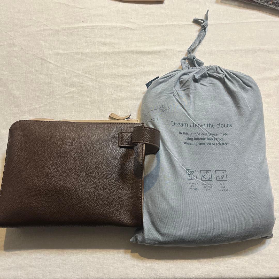 エミレーツ航空　ファーストクラス　アメニティセットとパジャマ