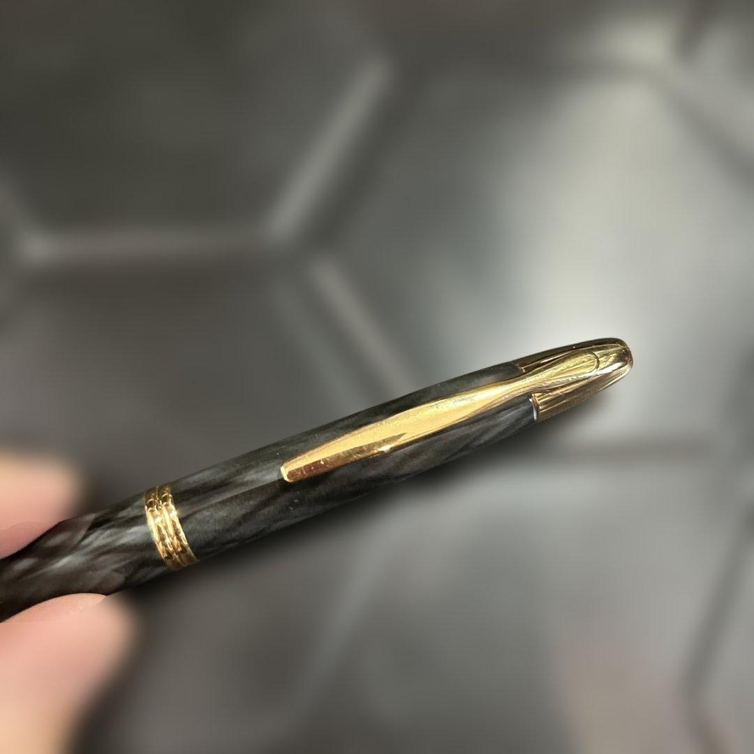 ブラック　マーブル　18k B キャップレス　万年筆　パイロット