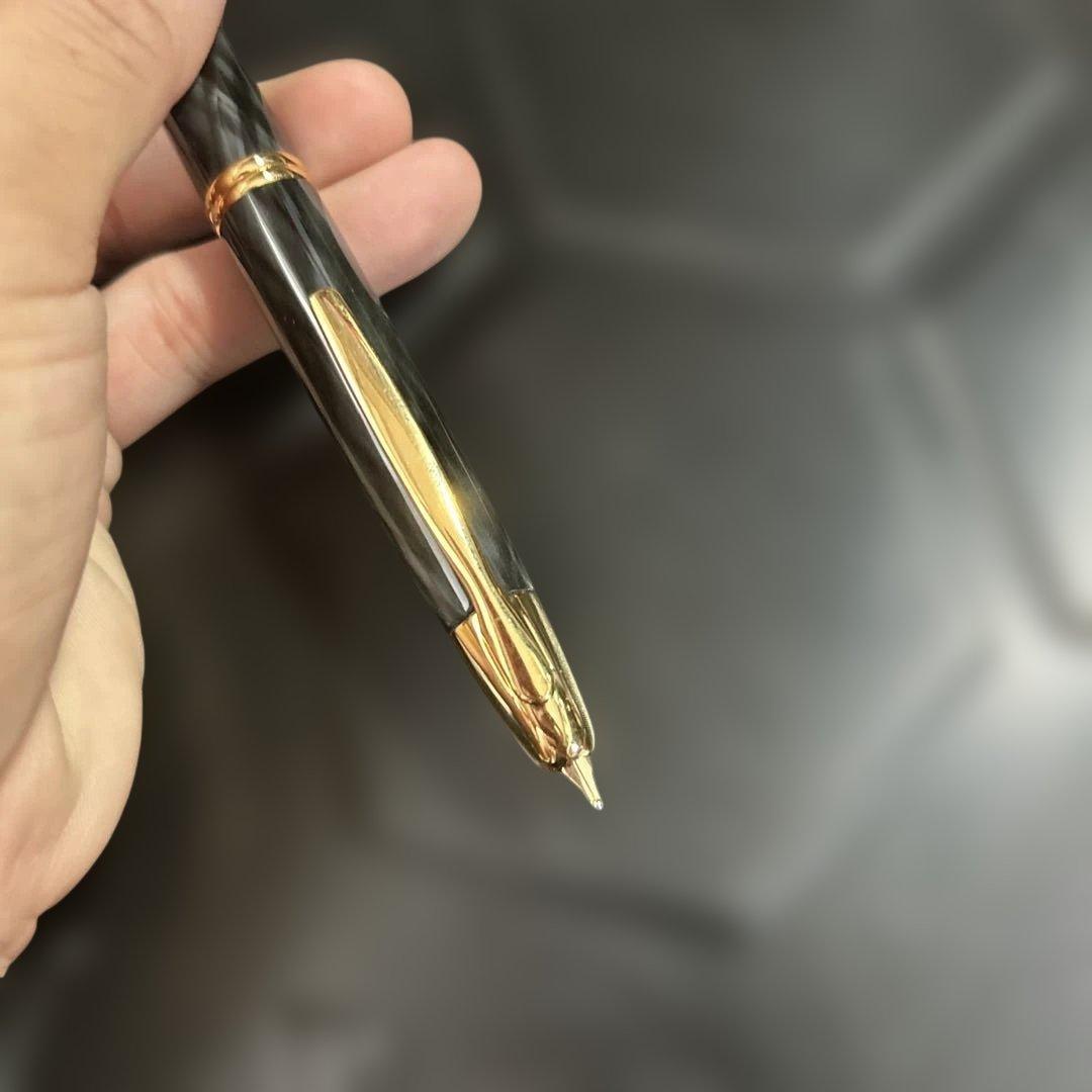 ブラック　マーブル　18k B キャップレス　万年筆　パイロット