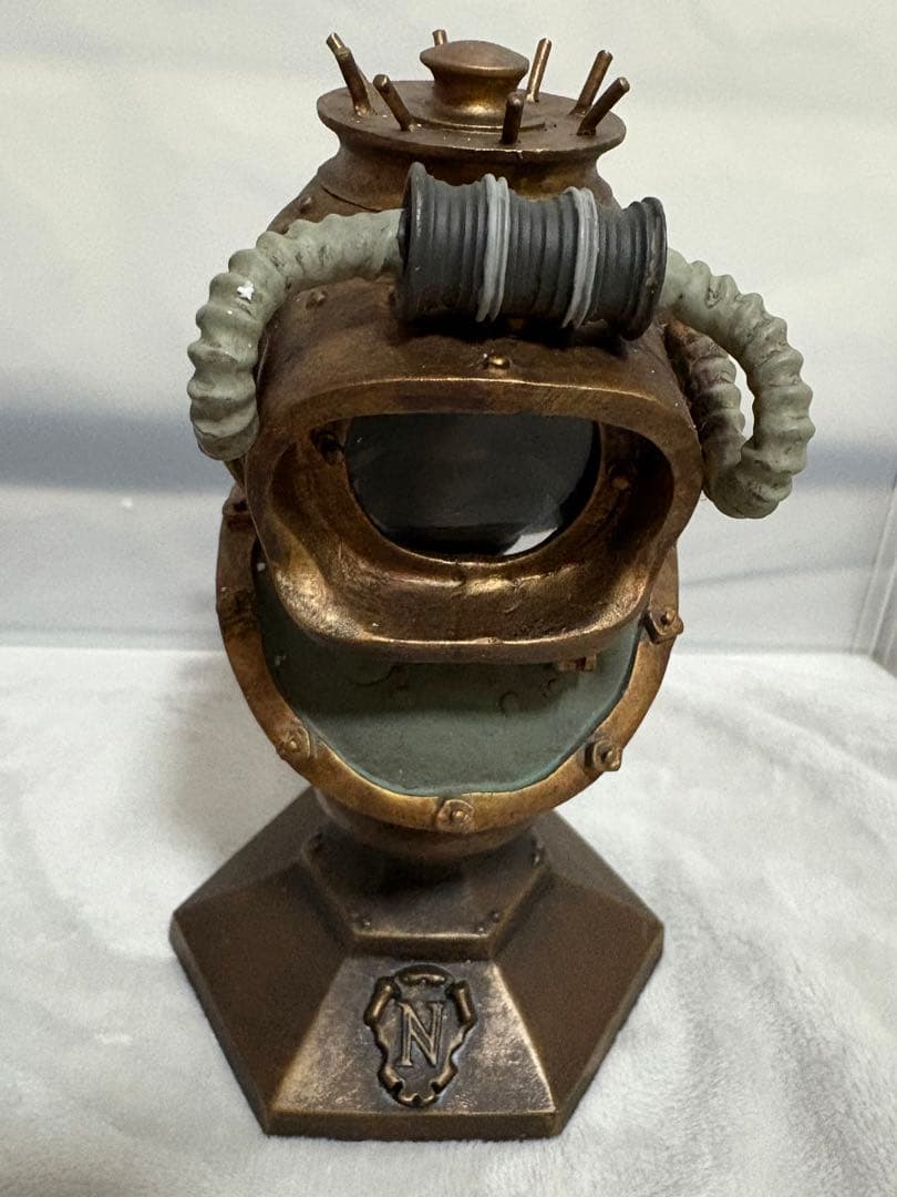 ディズニー 海底2万マイル ネモ船長 クルー ヘルメット レプリカ スタチュー