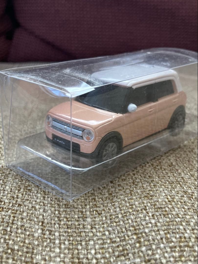 箱付き スズキ　Lapan　ピンクと白のSUVスタイル ミニカー[非売品]