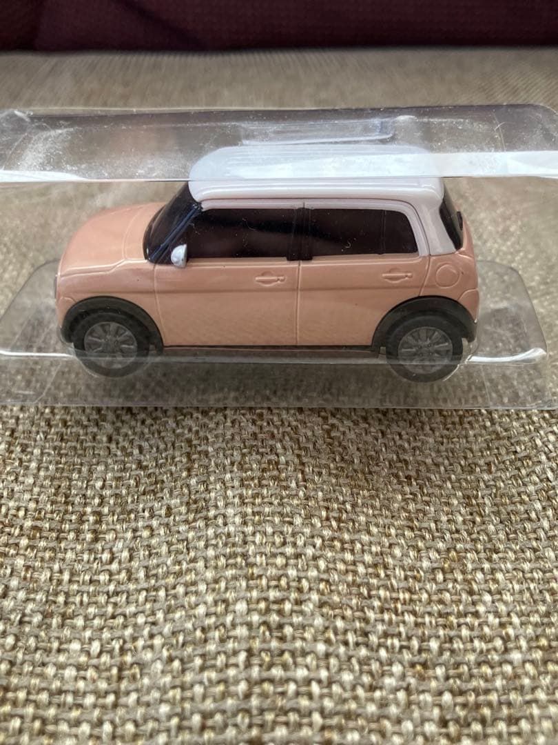 箱付き スズキ　Lapan　ピンクと白のSUVスタイル ミニカー[非売品]