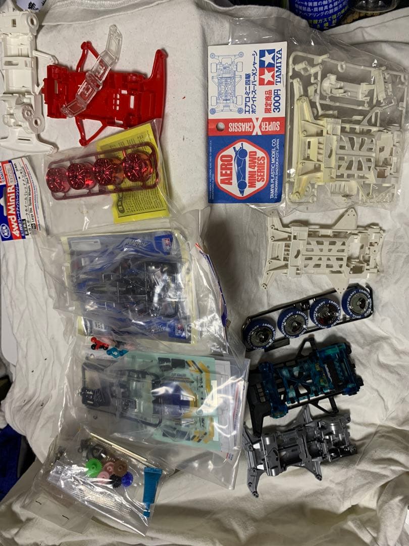 ミニ四駆 EVO.Iと ⅡカーボンシャーシⅠは仮組済　パーツ欠品有り