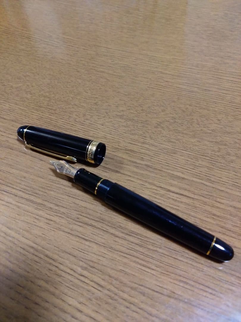 ゲリラセール‼️プラチナ万年筆3776センチュリーブラックインブラック極細字