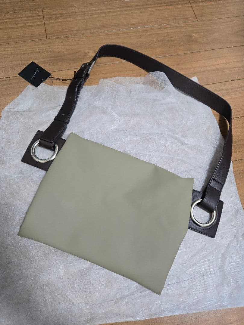 カワカワ　kawakawa　rubber-chohatomeボディバッグ　M