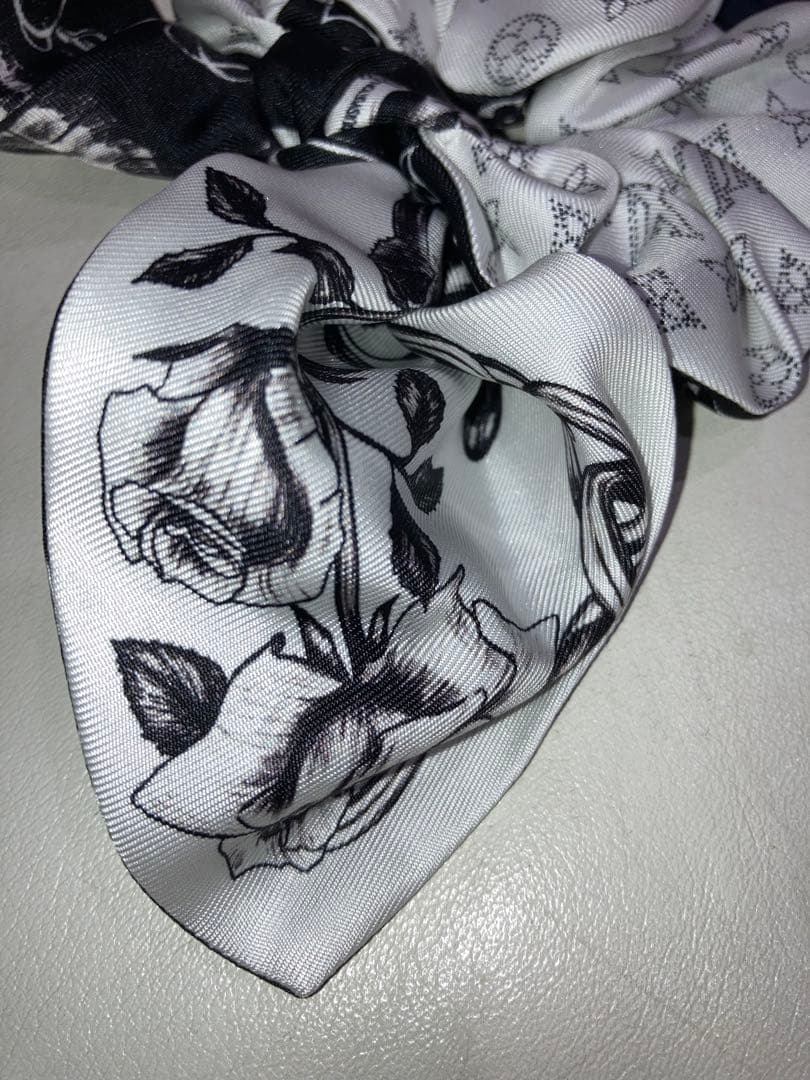 入手超々困難Vuitton最新作シュシュ