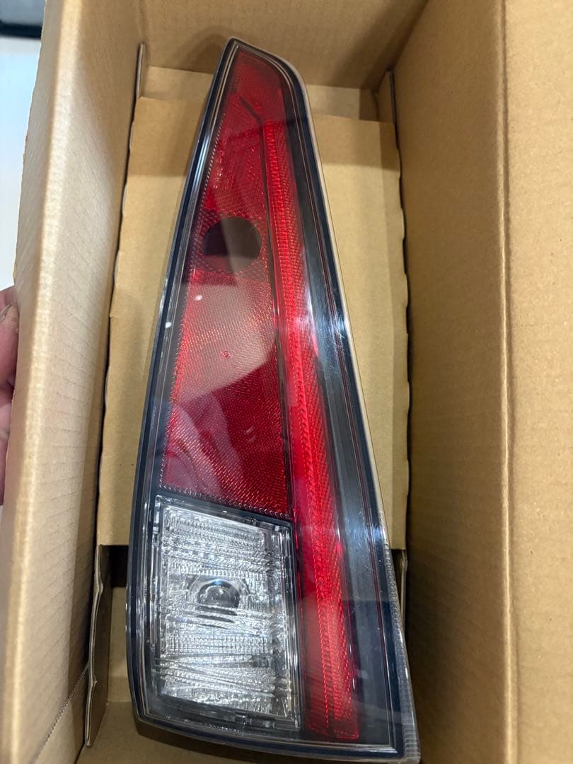 ZVW55プリウス　1台分　テールランプ中古　寒冷地フォグ有り