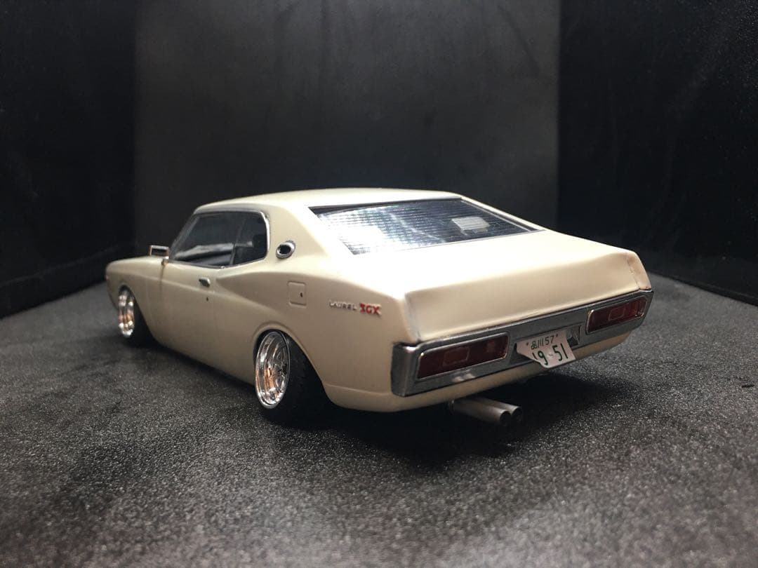 旧車プラモデル完成品1／２４アオシマ１３０ローレル