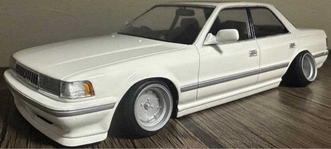 81クレスタ　プラモデル　完成品　1/24