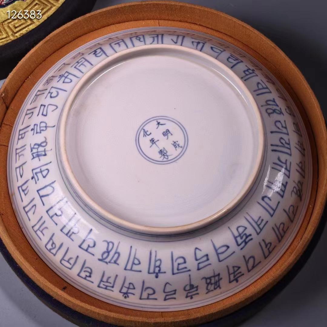 中国古美術・純手書きの銘皿・青花陶磁器皿・文房置物・古い刺繍箱付き・陶芸