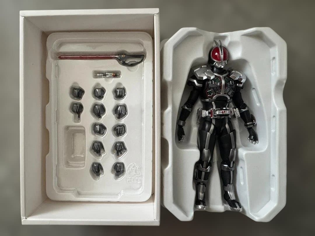 S.H.Figuarts（真骨彫製法） 仮面ライダーファイズ アクセルフォーム