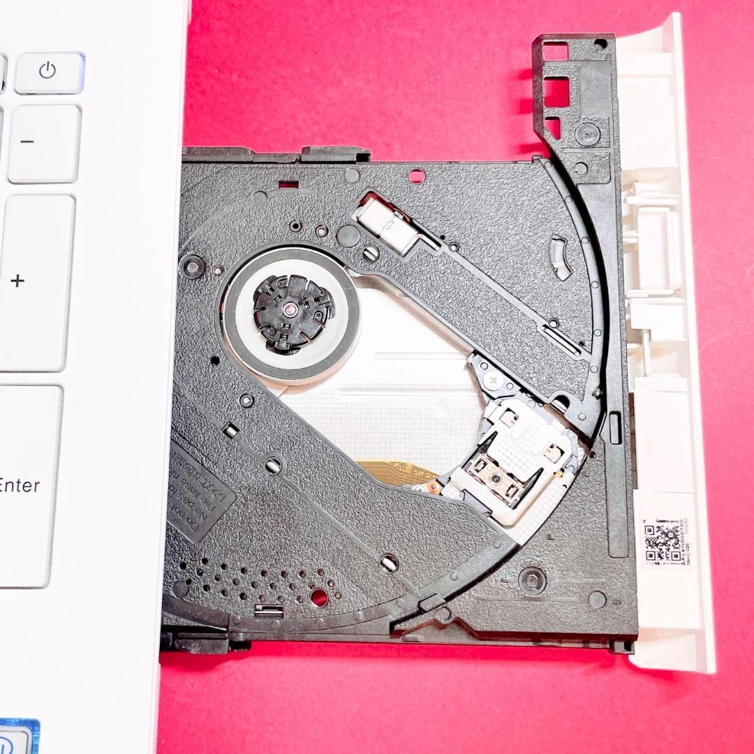 第8世代Corei7✨️Windows11✨️薄型ノートパソコン SSDカメラ付き白