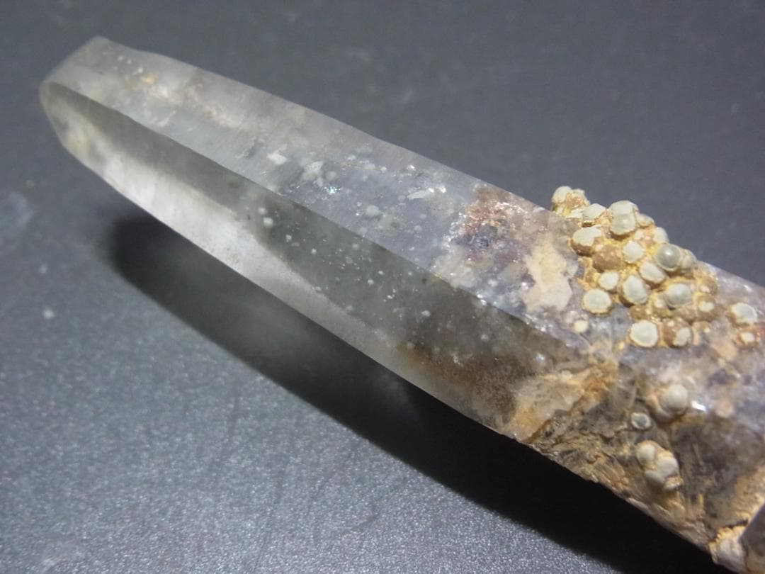 【期・価限定】ガマ出しハイグレード！　大分県　尾平鉱山コウモリ坑のマリモ入り水晶