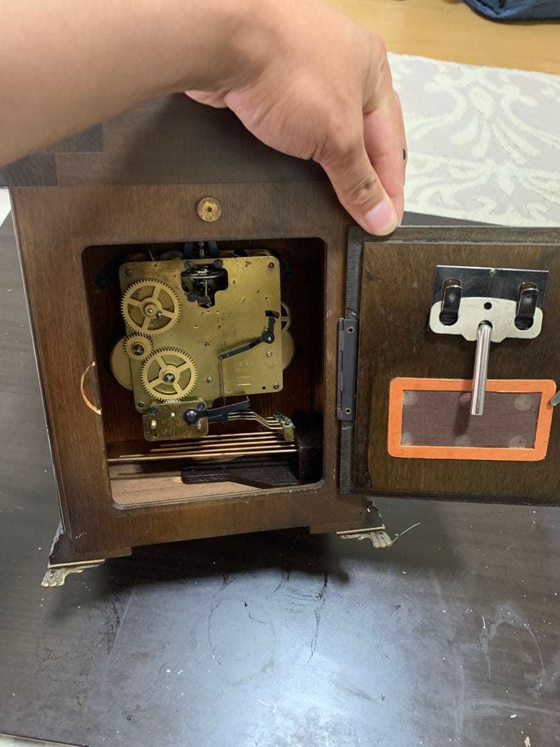 Kienzle 掛時計 563b/01 装飾的デザイン