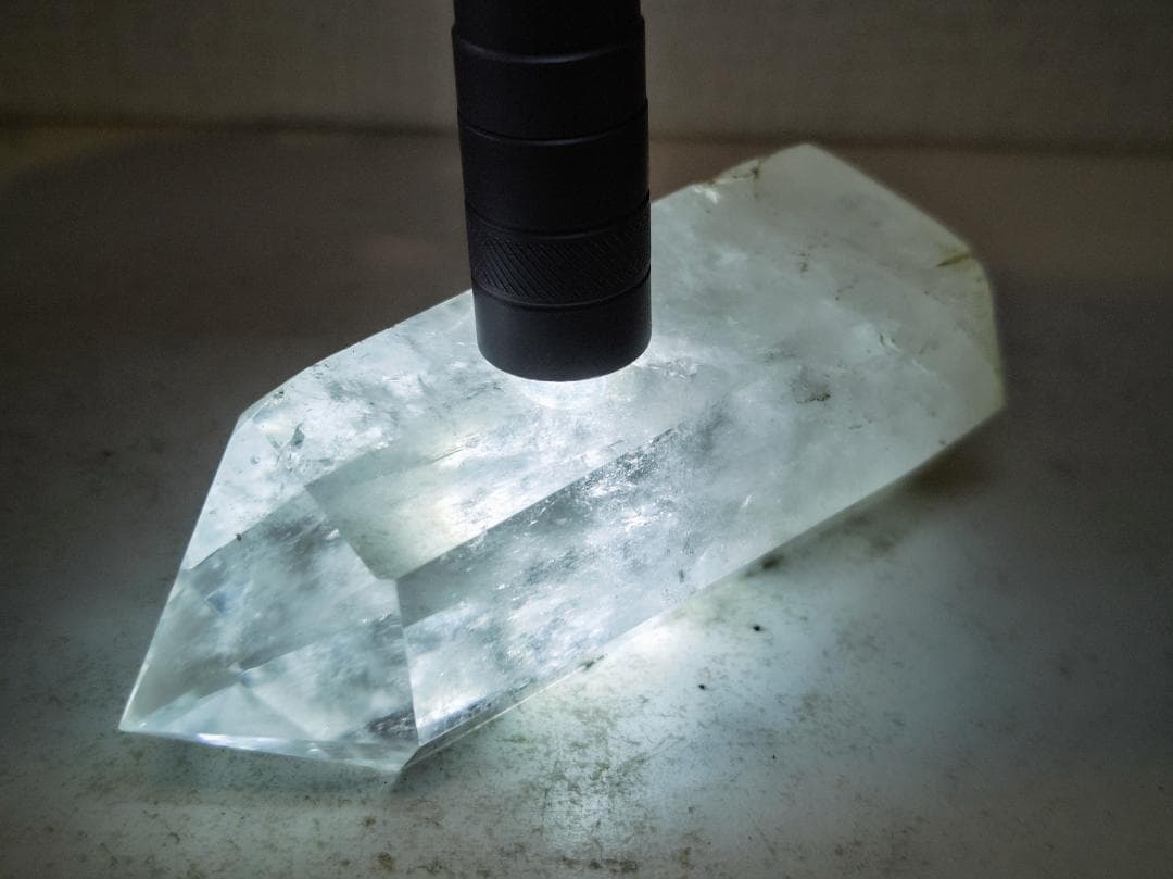 水晶 492g クォーツ 原石 鑑賞石 自然石 誕生石 宝石 鉱物 鉱石 水石