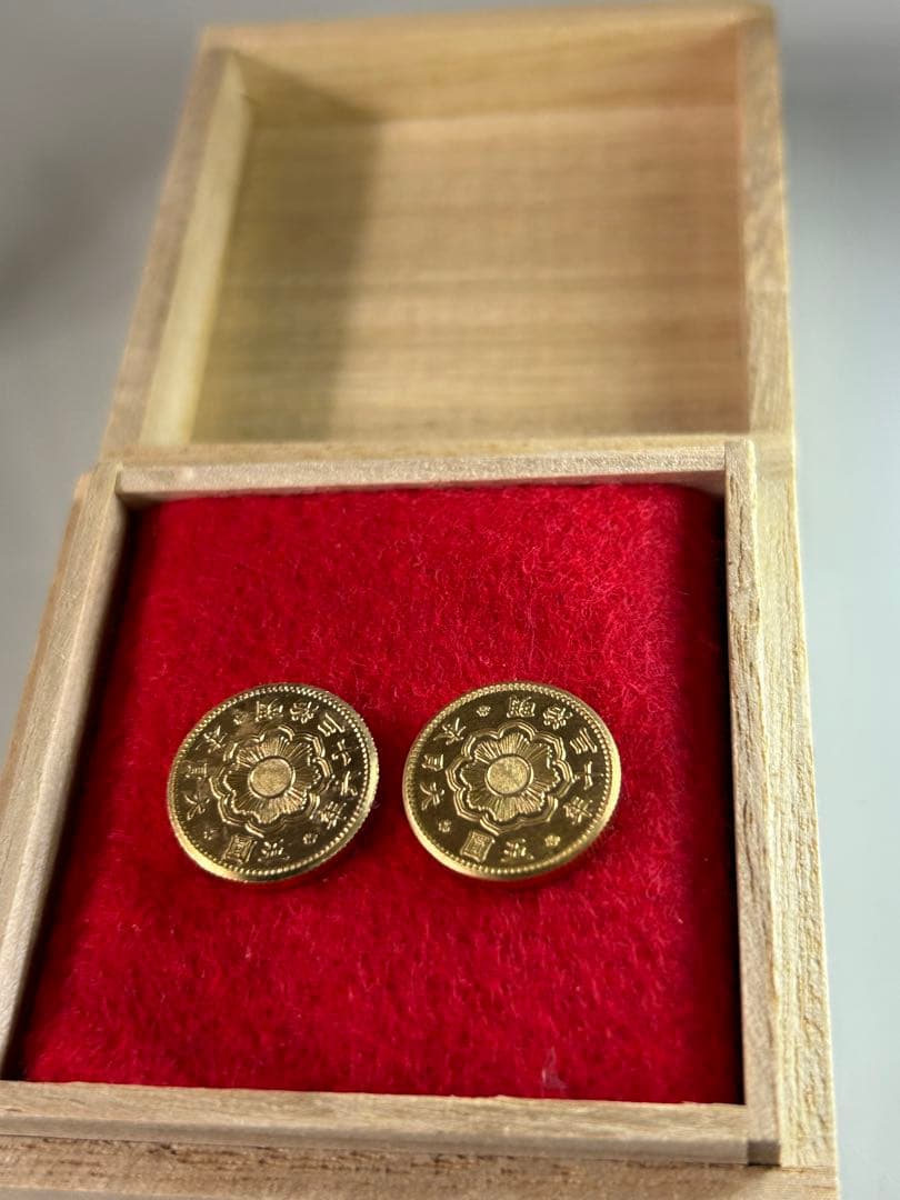 K*n様 大日本5円　明治30年１枚　明治36年１枚の計2枚 木箱入の金貨