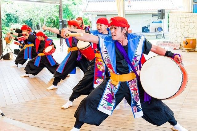 新品未使用(送料無料)26.800円　Rエイサー大太鼓30cm　撥２本付き