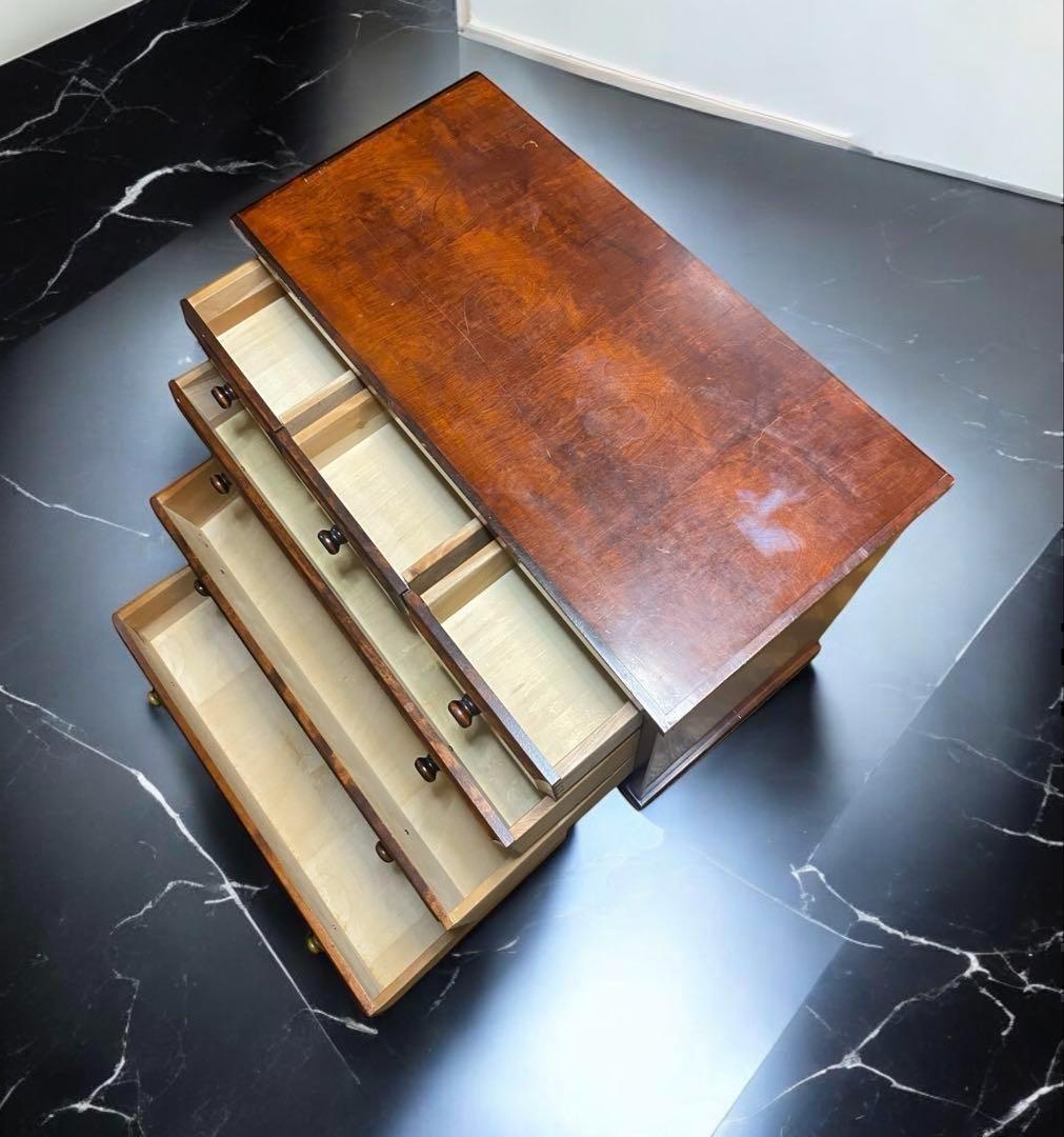 天板に傷あり　4段6杯の民芸タンス　桜無垢材または欅材　民藝　和室にも洋室にも