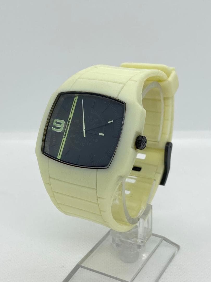 【希少　蓄光】DIESEL DZ1387 スクエア 光るラバーベルト　稼働