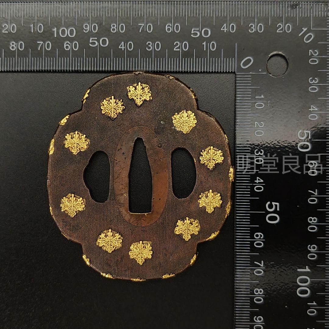 刀鍔　家紋の図　五三の桐　鍔　日本刀装具　銅地　細工　金メッキ　刀剣美術　武道具