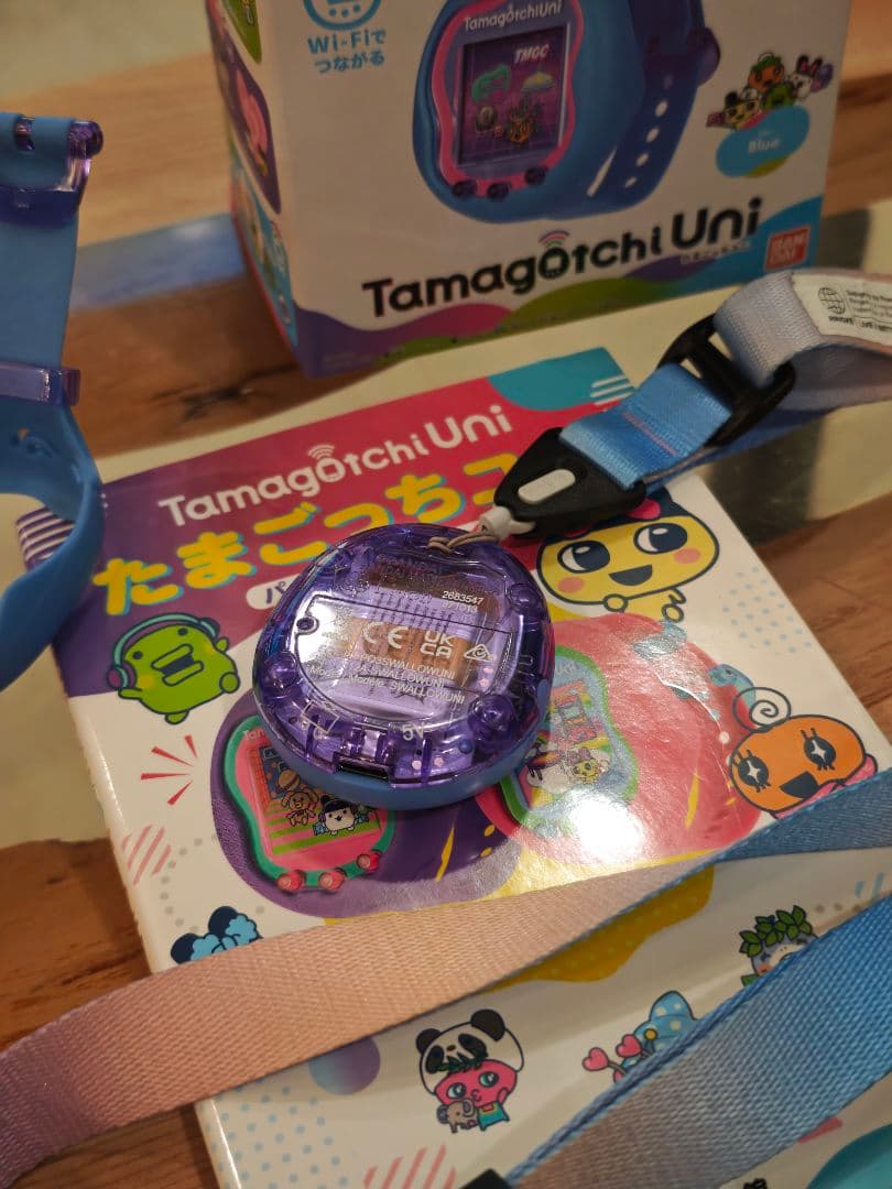 Tamagotchi Uni 本体ブルー+パーフェクトガイド+ストラップ