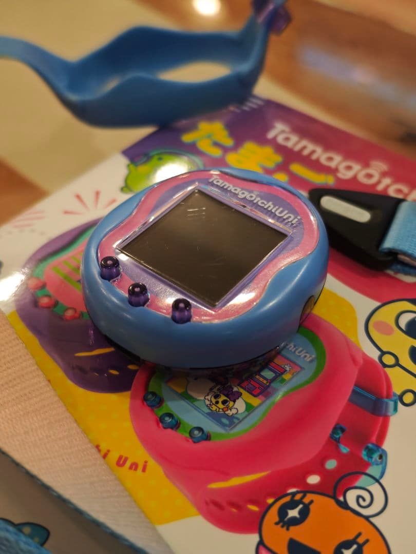 Tamagotchi Uni 本体ブルー+パーフェクトガイド+ストラップ