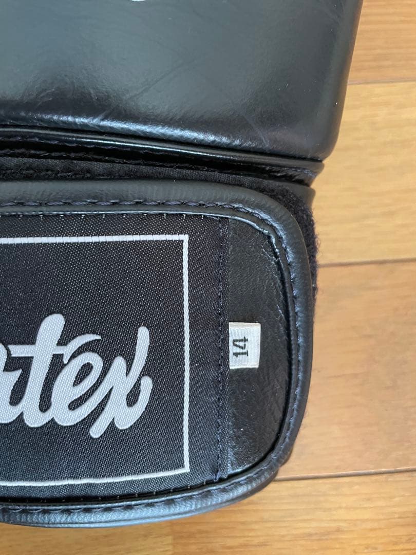 Fairtex ONE ボクシンググローブ 14oz 黒
