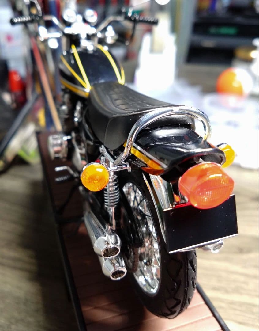 アオシマ 1／12 バイク　Z1 カワサキ（Kawasaki）900 完成品